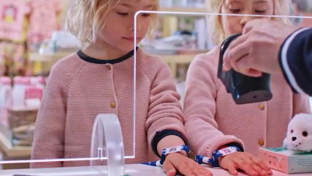 Video kahest tüdrukust, kes avastavad Tallink Silja Line'i laeva pardal lastele mõeldud elamuspaketti FriendSHIP