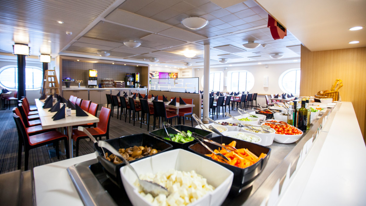 Ett urval av matalternativ på Grande Buffet på Silja Symphony