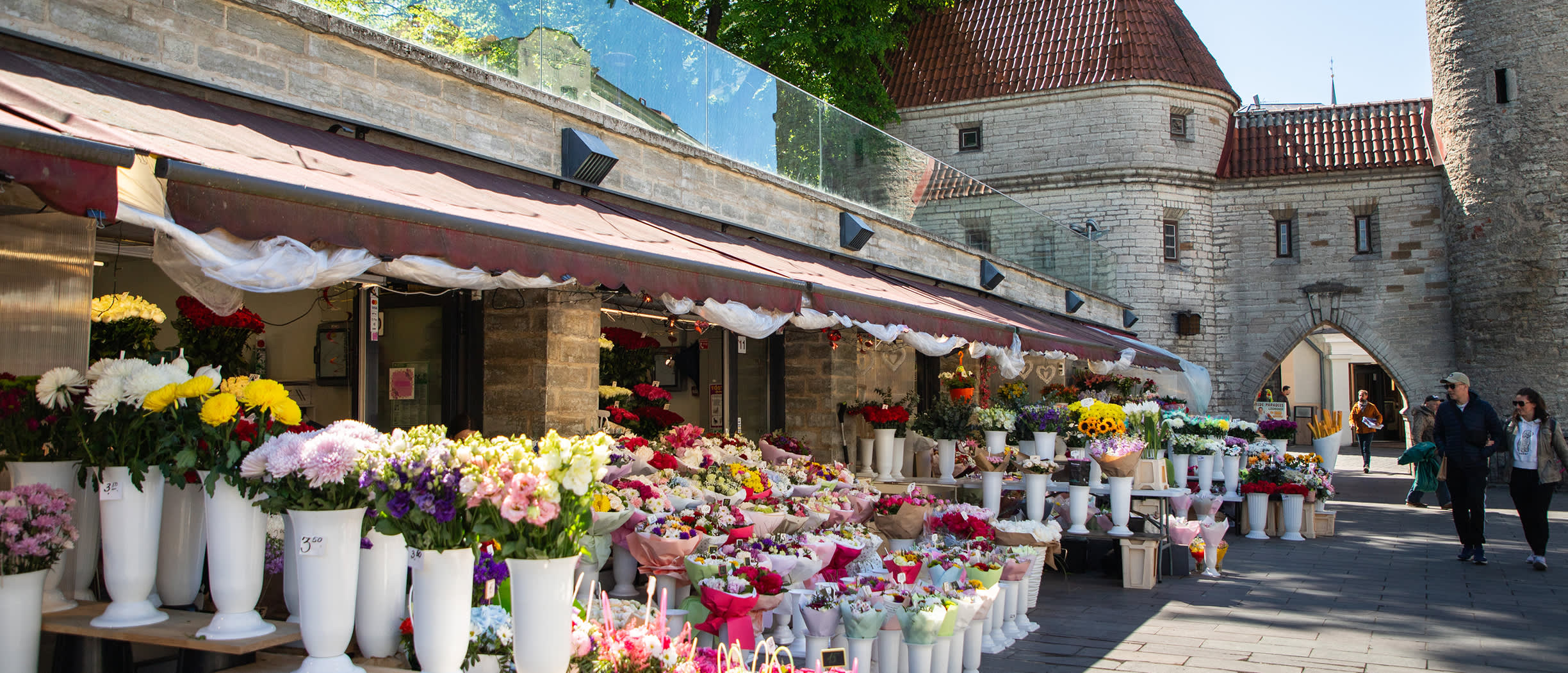 Blomstermarknaden vid Tallinns gamla stan