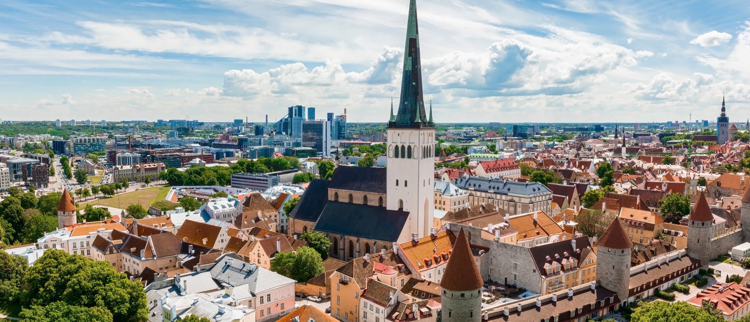 Olevisten kirkko ja Tallinnan Vanhaakaupunkia