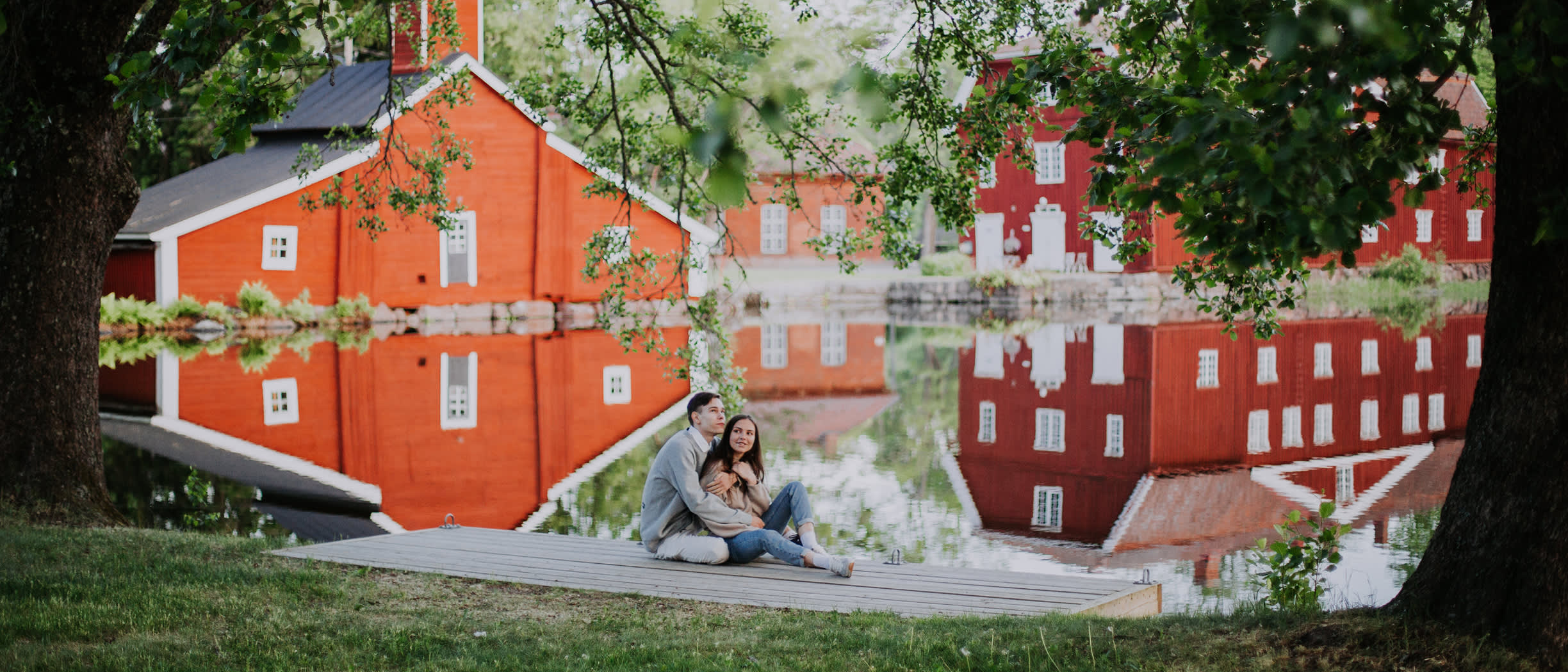 Paar naudib lembehetke Strömforsi rauatööstuse piirkonnas Loviisas