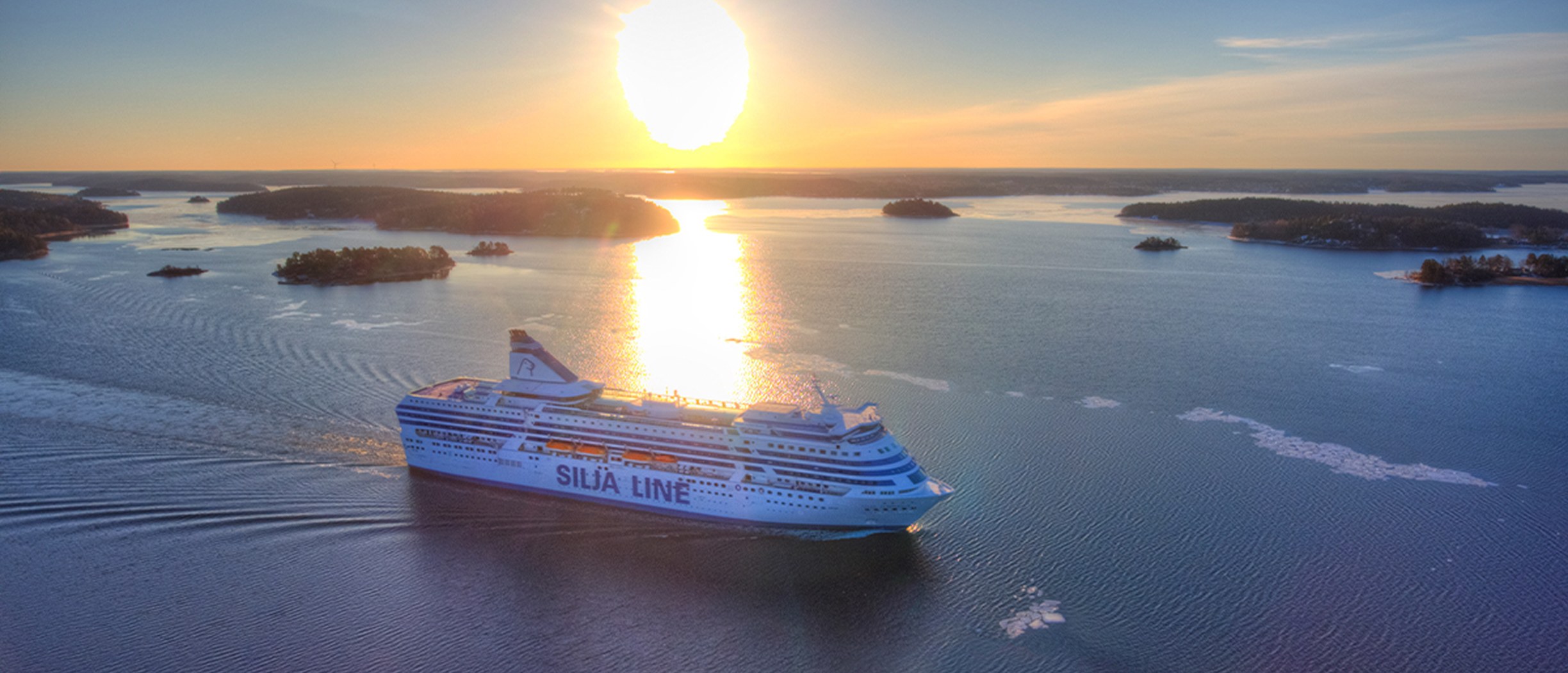 Kryssning med Silja Symphony till Helsingfors i solnedgång