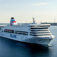 Kruiisilaev Victoria I sõidab merel